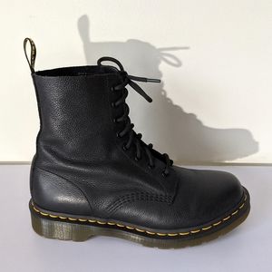NWOT Dr Martens 1460 Pascal Virginia 8-Eye Boots